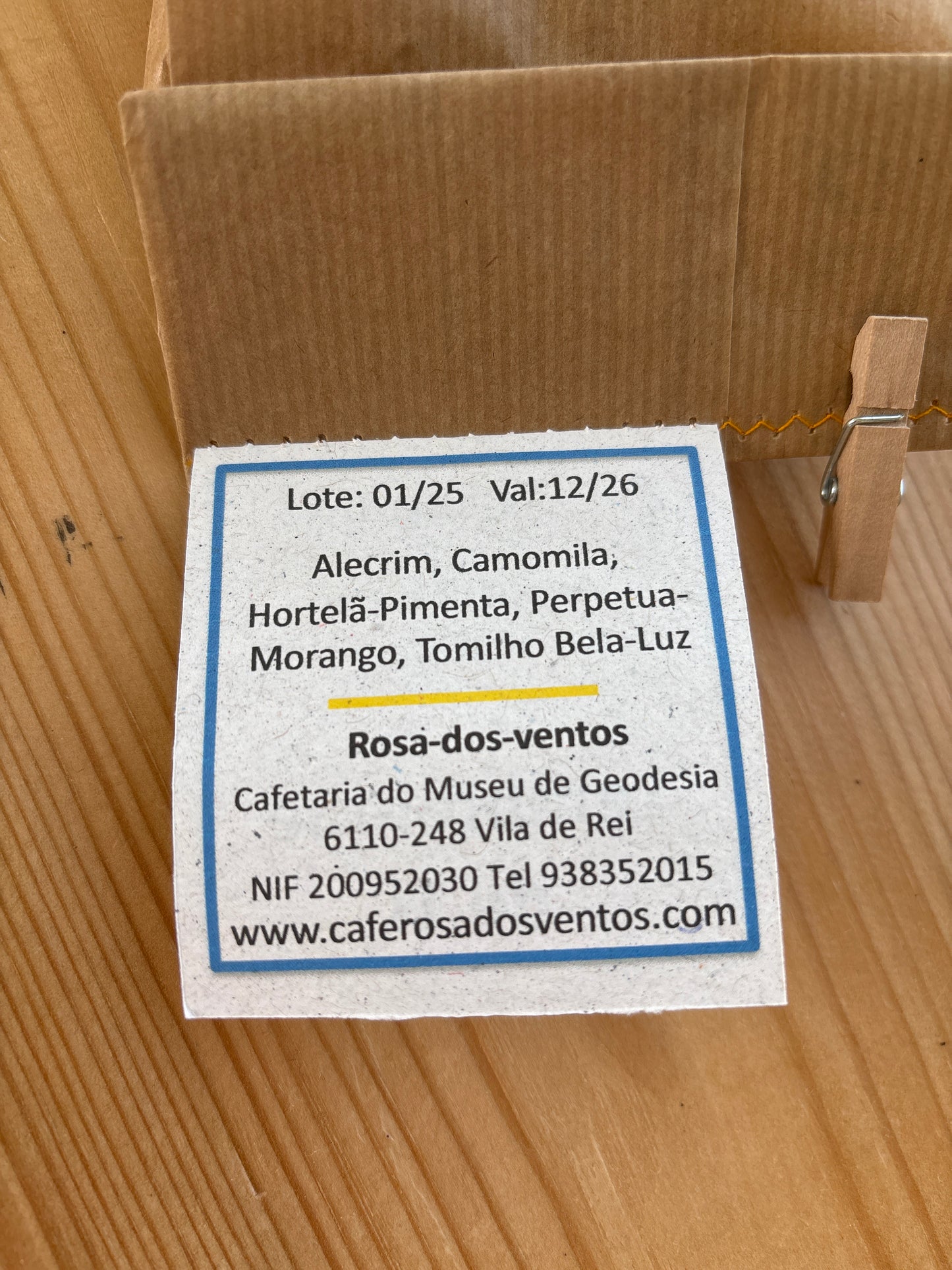 Etiqueta informativa com ingredientes da infusão Ti Sana – Lembrei-me de Ti