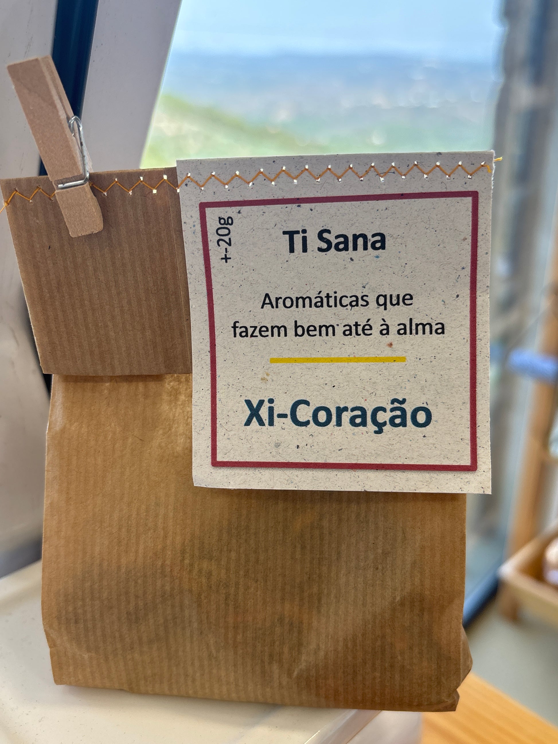 Infusão artesanal Ti Sana Xi-Coração em embalagem ecológica de papel reciclado